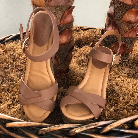 Kenneth Cole Reaction Shoes - Kenneth Cole Reaction Khaki/tan wedges